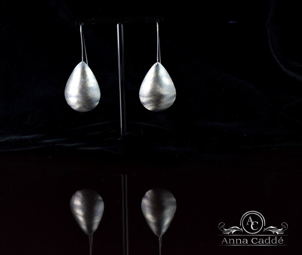 Sølvsmykker -Smukke dråbeformede øreringe i 925 sterling sølv.